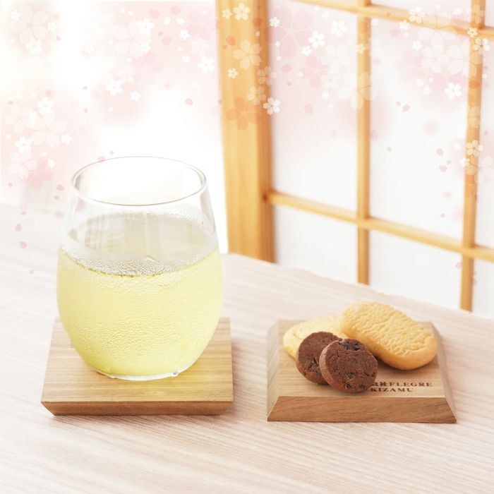 国産サクラ材のコースター