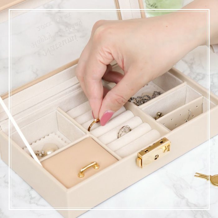 ジュエリーBOX窓付き